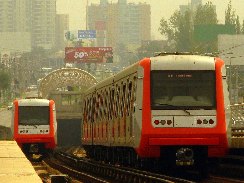 CORTE EN LÍNEA 4: Persona habría caído a las vías del metro - Imagen 1
